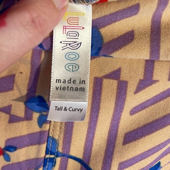 20% off 3+ items Floral and stripe LuLaRoe leggings in Tall & Curvy. NEVER WORN! - Picture 2 of 3